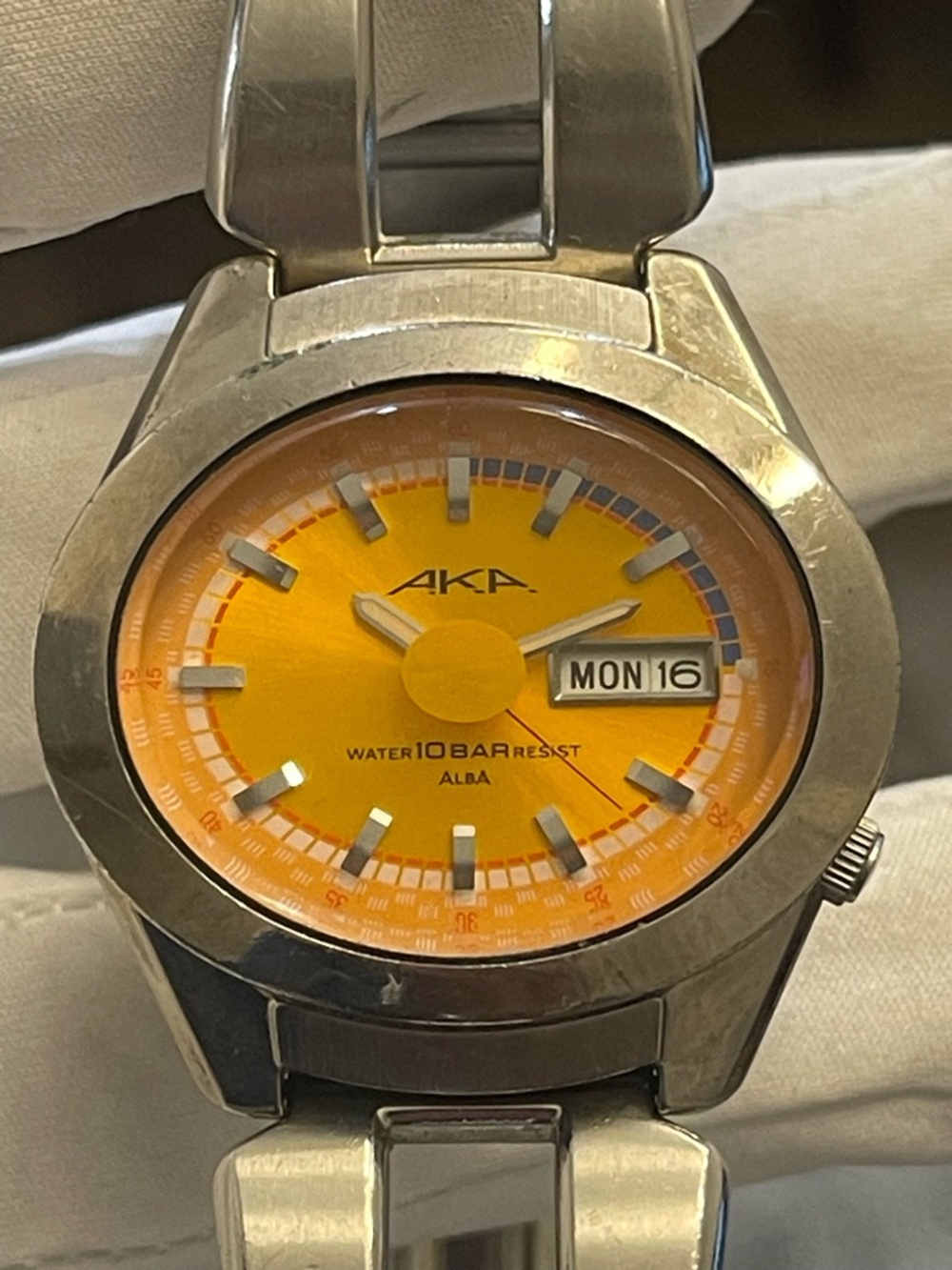 Vintage Seiko Alba AKA Oval Shape Racer Dial Japan Men's Quartz Watch V743-5A10 - Picture 4 of 16